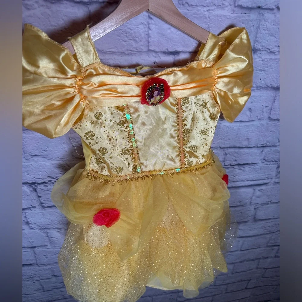Disney princess belle Halloween dress up costume size medium 8-10‎ yellow
